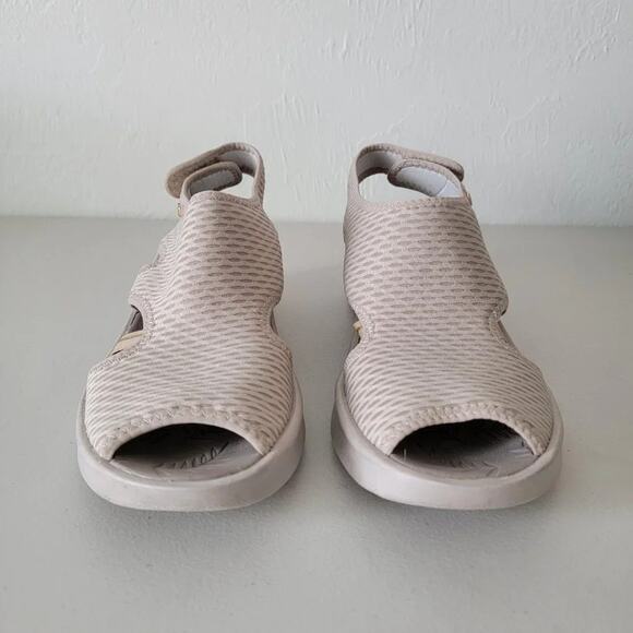 Bzees Beige Stretch Wedge Sandals Slip On Women Size 11 Cloud Technology Comfort - Picture 3 of 12